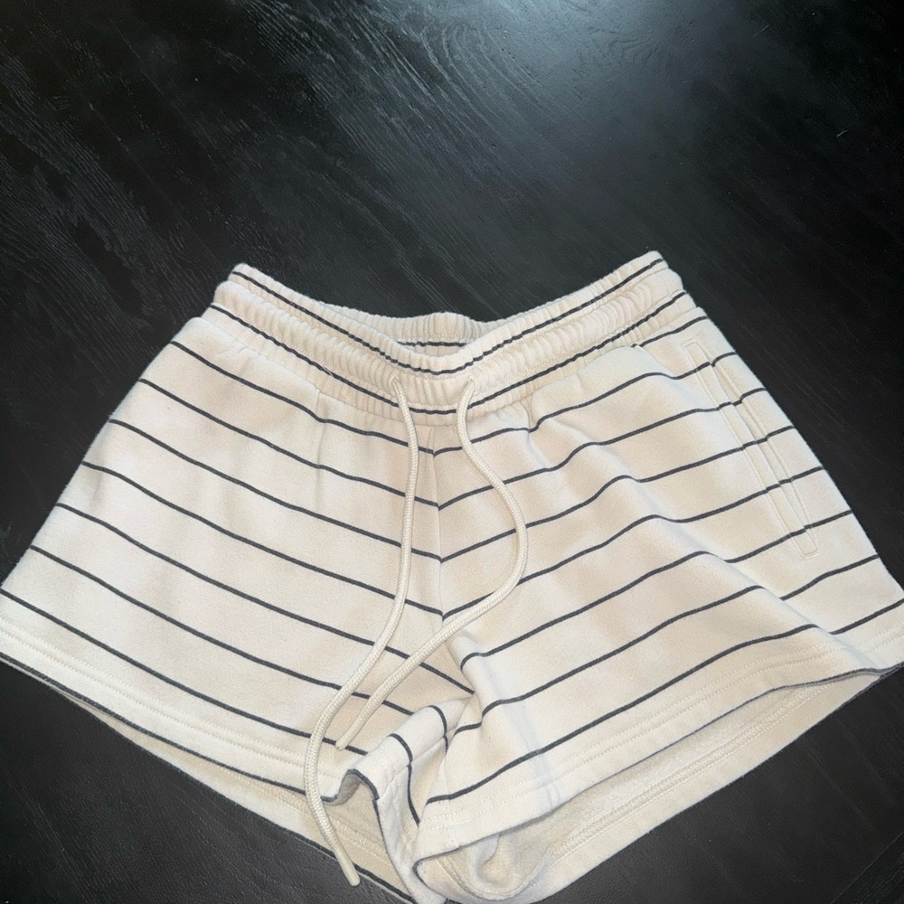 Universal Threads Cream & Black Lounge Shorts